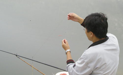野釣時面對空軍沒口時，野釣大魚頻繁躍出水面怎麽看呢？
